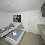 Am Rosenplatz,24 Stunden Check In, Kueche, Kostenfreie Parkplaetze Szálloda 2*
