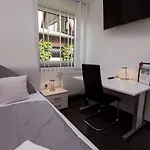 Szálloda Am Rosenplatz,24 Stunden Check In, Kueche, Kostenfreie Parkplaetze 2*