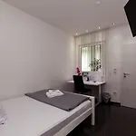 Szálloda Am Rosenplatz,24 Stunden Check In, Kueche, Kostenfreie Parkplaetze