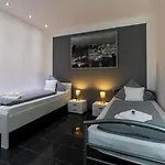 Szálloda Am Rosenplatz,24 Stunden Check In, Kueche, Kostenfreie Parkplaetze 2*