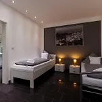 Am Rosenplatz,24 Stunden Check In, Kueche, Kostenfreie Parkplaetze Szálloda 2*
