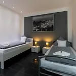 Szálloda Am Rosenplatz,24 Stunden Check In, Kueche, Kostenfreie Parkplaetze 2*