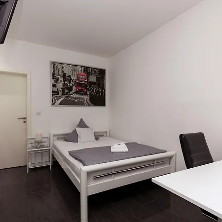 Am Rosenplatz,24 Stunden Check In, Kueche, Kostenfreie Parkplaetze