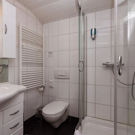 Am Rosenplatz,24 Stunden Check In, Kueche, Kostenfreie Parkplaetze 2*