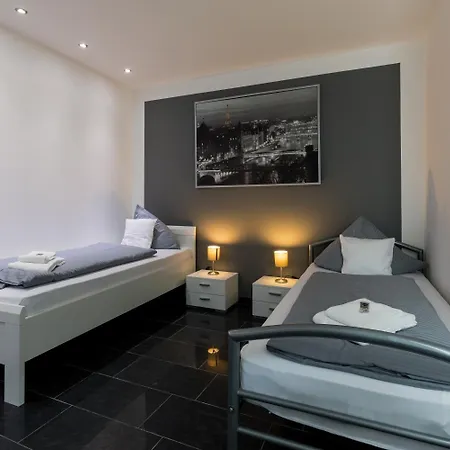 Szálloda Am Rosenplatz,24 Stunden Check In, Kueche, Kostenfreie Parkplaetze 2*