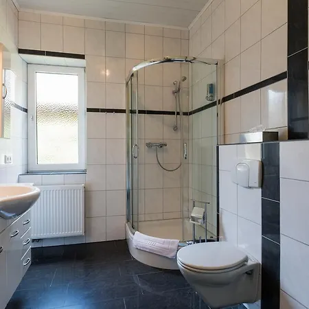 Garni - Am Rosenplatz,24 Stunden Check In, Kostenfreie Parkplätze 2*