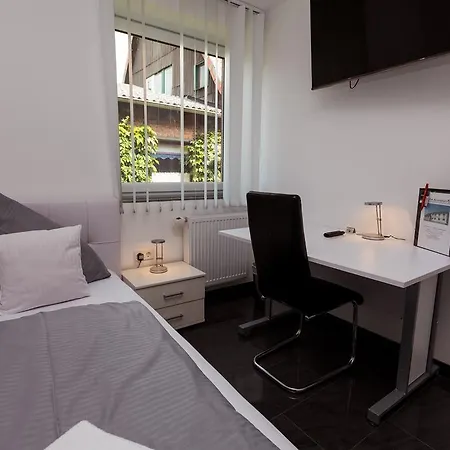 Am Rosenplatz,24 Stunden Check In, Kueche, Kostenfreie Parkplaetze فندق 2*